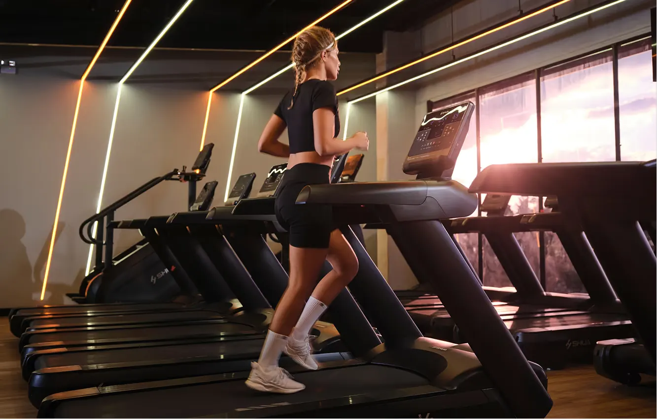 Esteiras na área de cardio